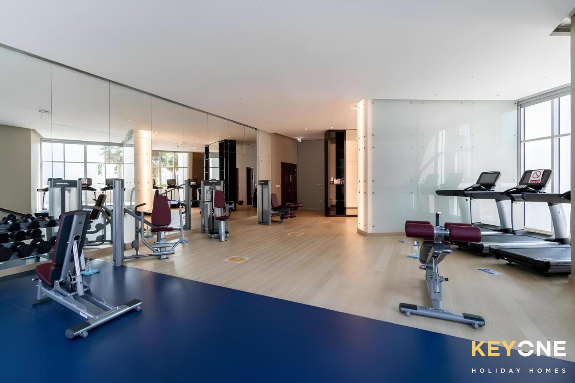 Sleek Studio In Prive With Stunning Canal View ドバイ エクステリア 写真