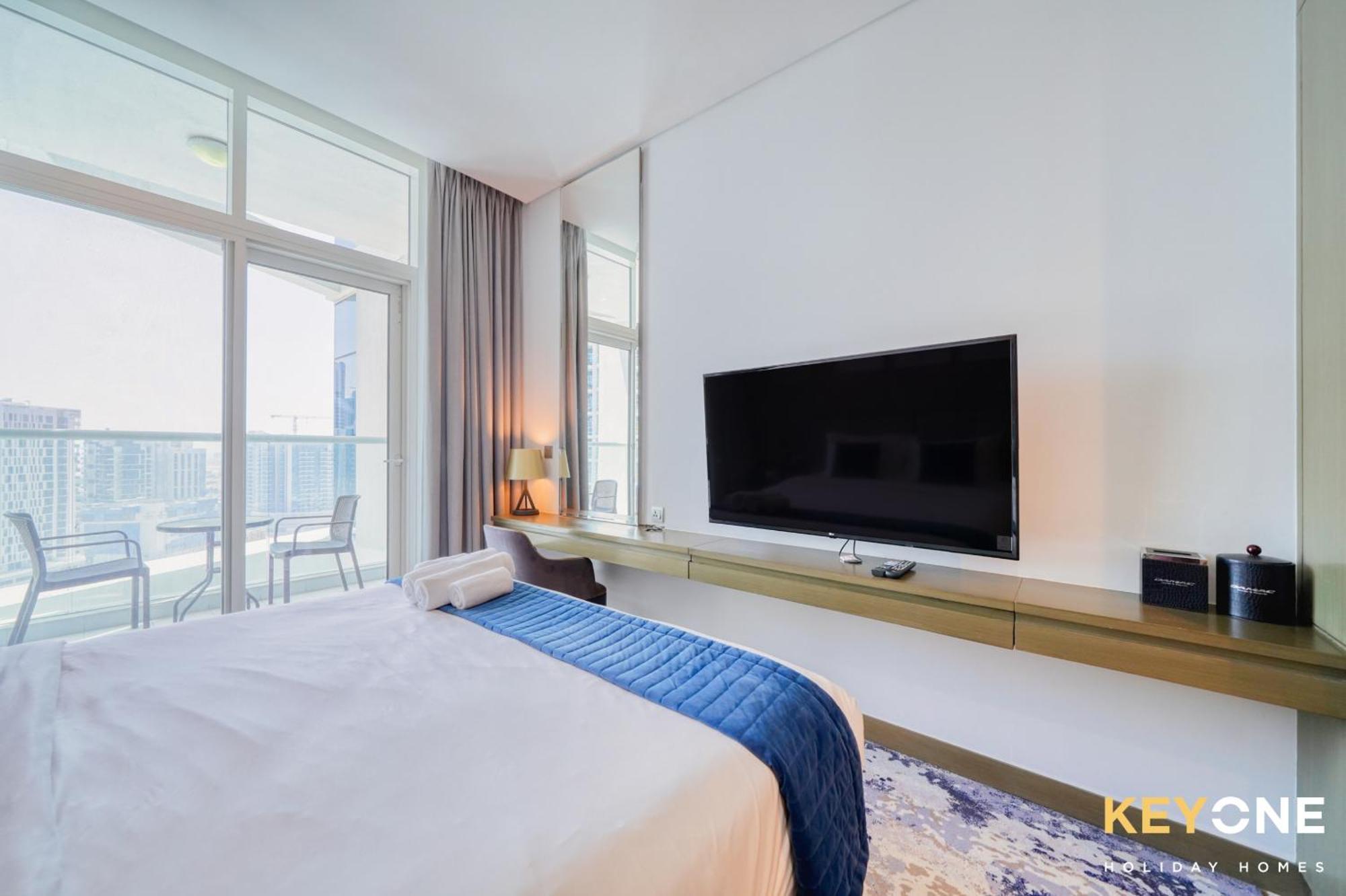 Sleek Studio In Prive With Stunning Canal View ドバイ エクステリア 写真