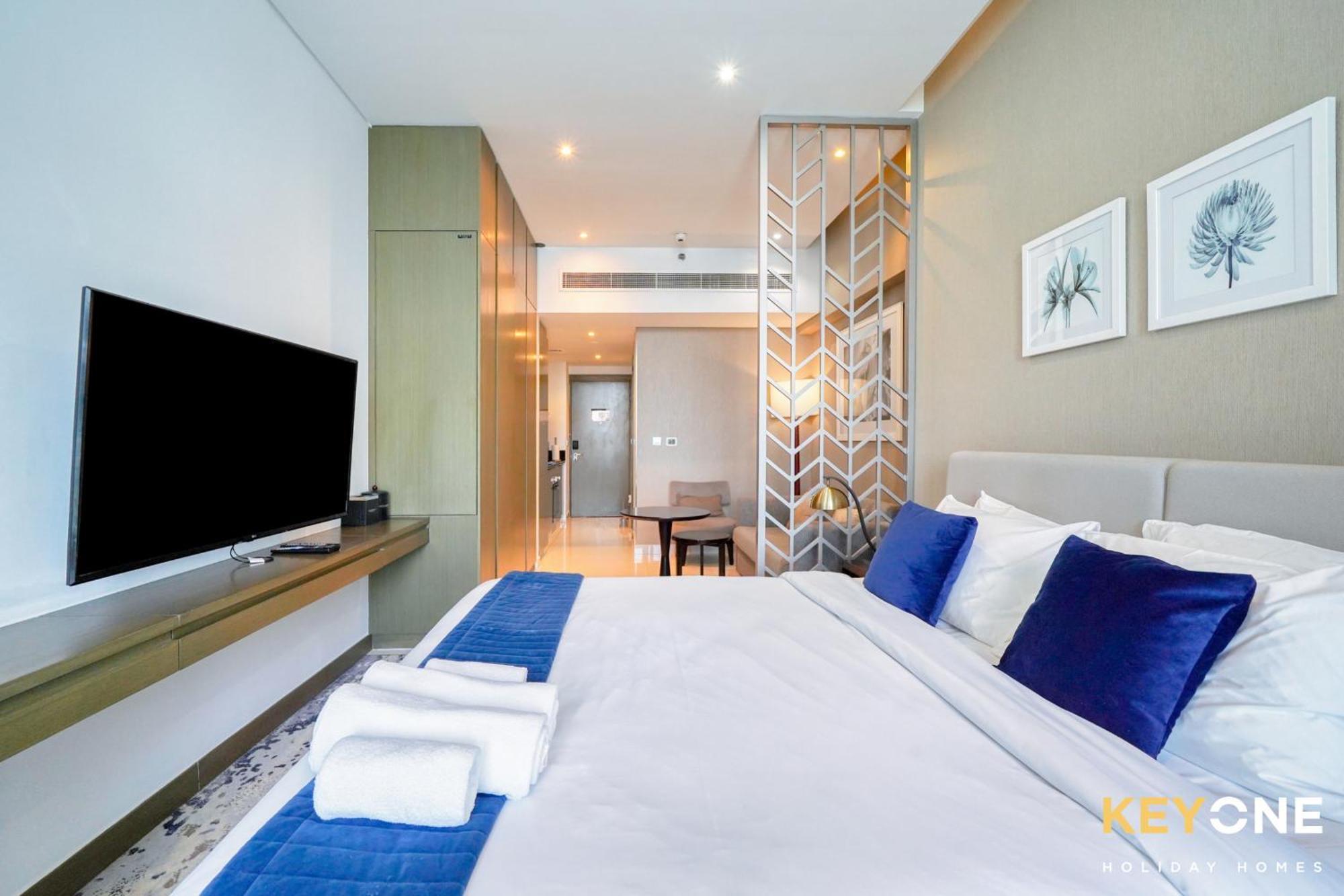 Sleek Studio In Prive With Stunning Canal View ドバイ エクステリア 写真
