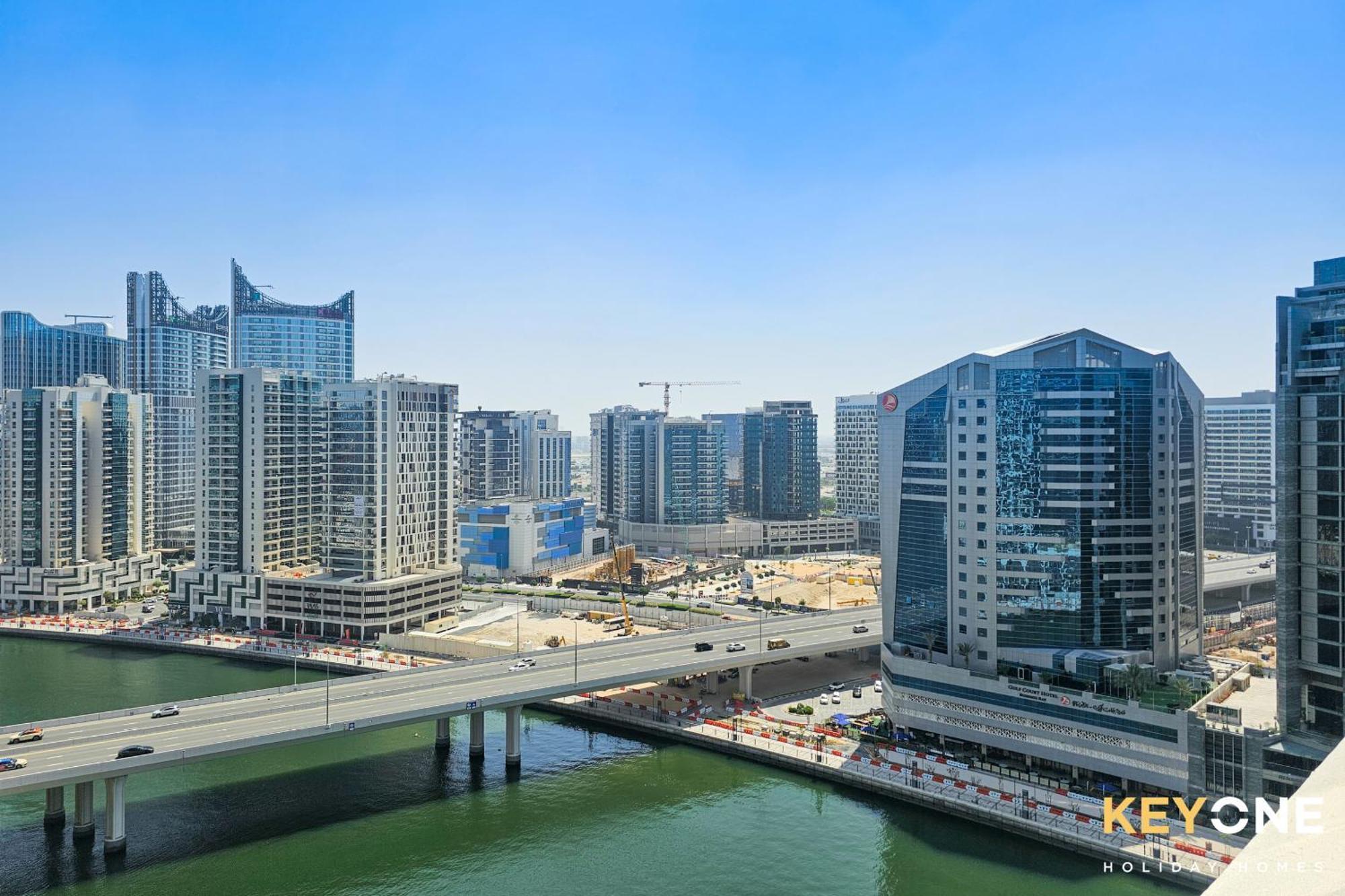 Sleek Studio In Prive With Stunning Canal View ドバイ エクステリア 写真